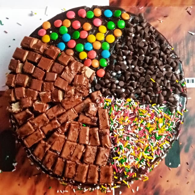 Chocolate cake with customize topping