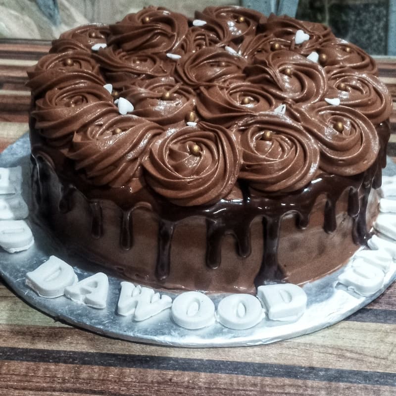 Chocolate rosette & drip cake