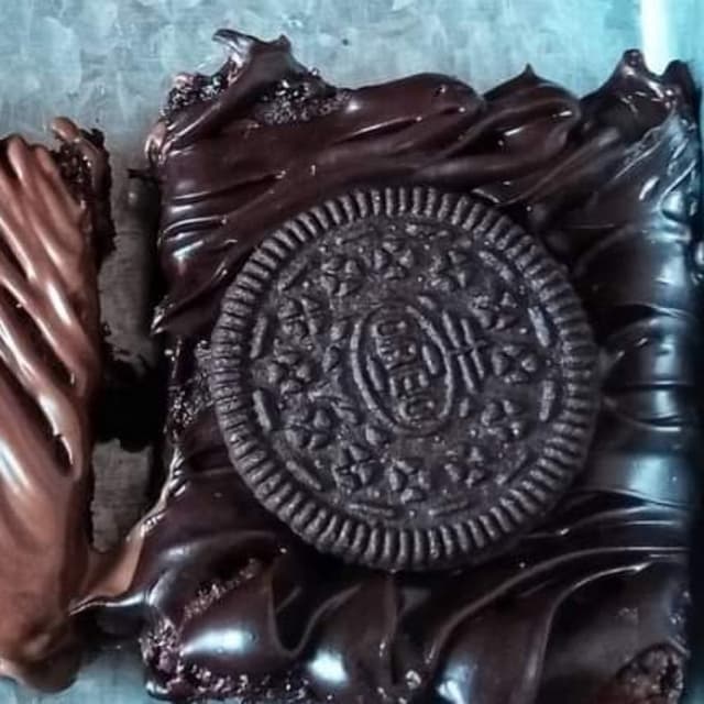 Oreo ganache loaded brownie