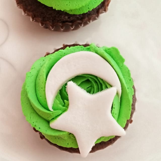 Pakistan day cupcakes