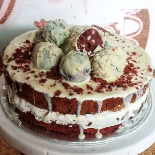 Red velvet cheesecake with red velvet truffles