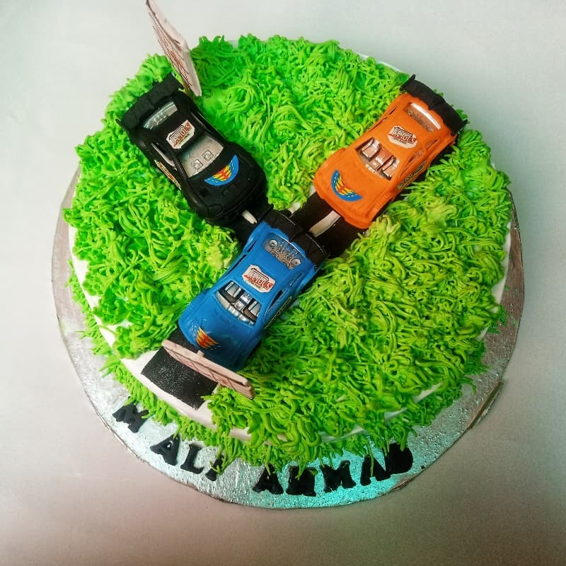Car theme cake ( 3lbs)