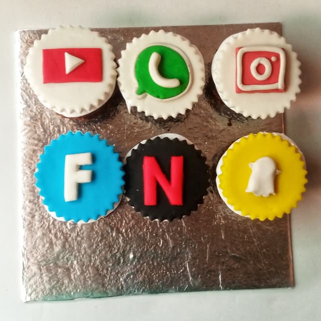 Social media Theme cupcakes