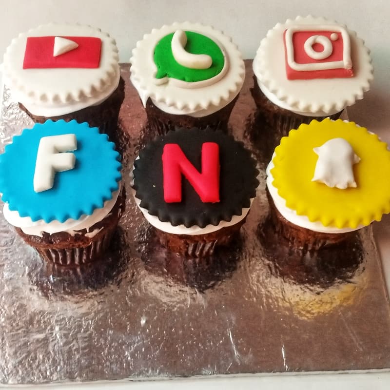 Social media Theme cupcakes
