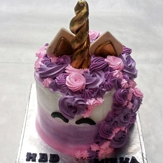 Pink & purple unicorn cake