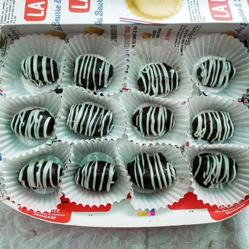 Chocolate Drizzle Dates