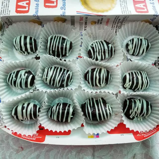 Chocolate Drizzle Dates