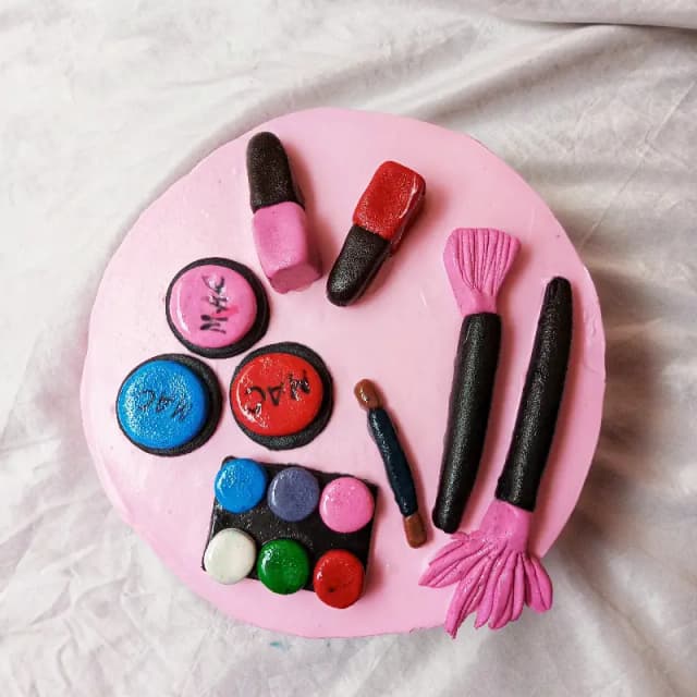 Makeup  theme Cake
