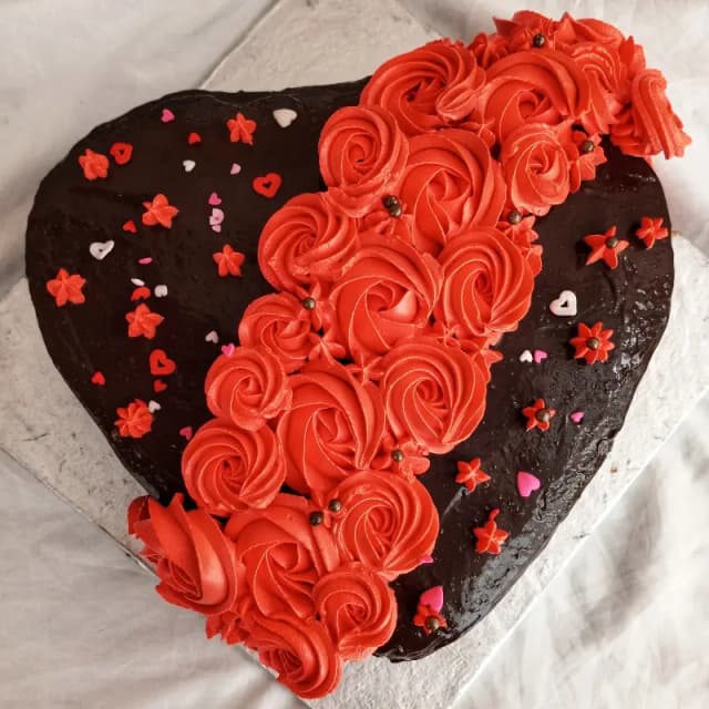 Chocolate cake with Cream Rosette